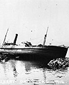 Photo du navire à vapeur PRINCE ALBERT échoué sur des roches près de Prince Rupert, en Colombie-Britannique, en 1914